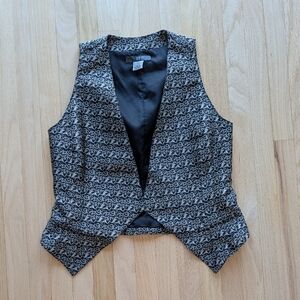 Gap Vintage Women's Black and Gray Jaquard Vest (Size Medium)